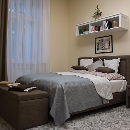 Zora Apartman Eger Bagian luar foto