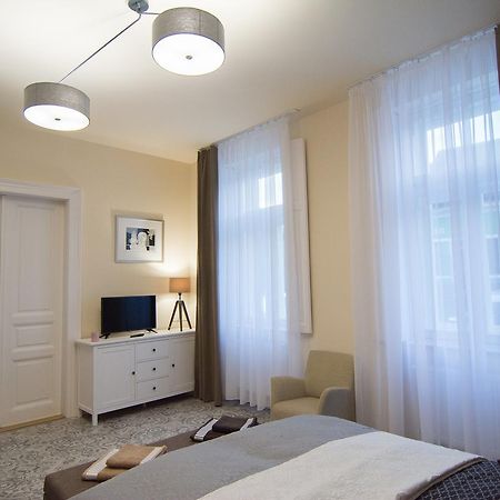 Zora Apartman Eger Bagian luar foto