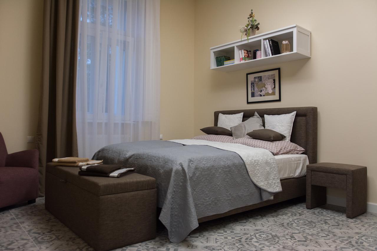 Zora Apartman Eger Bagian luar foto