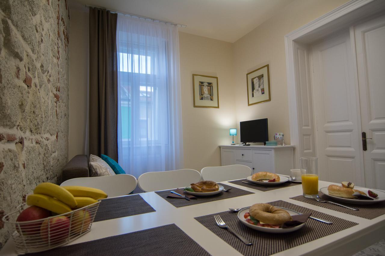 Zora Apartman Eger Bagian luar foto