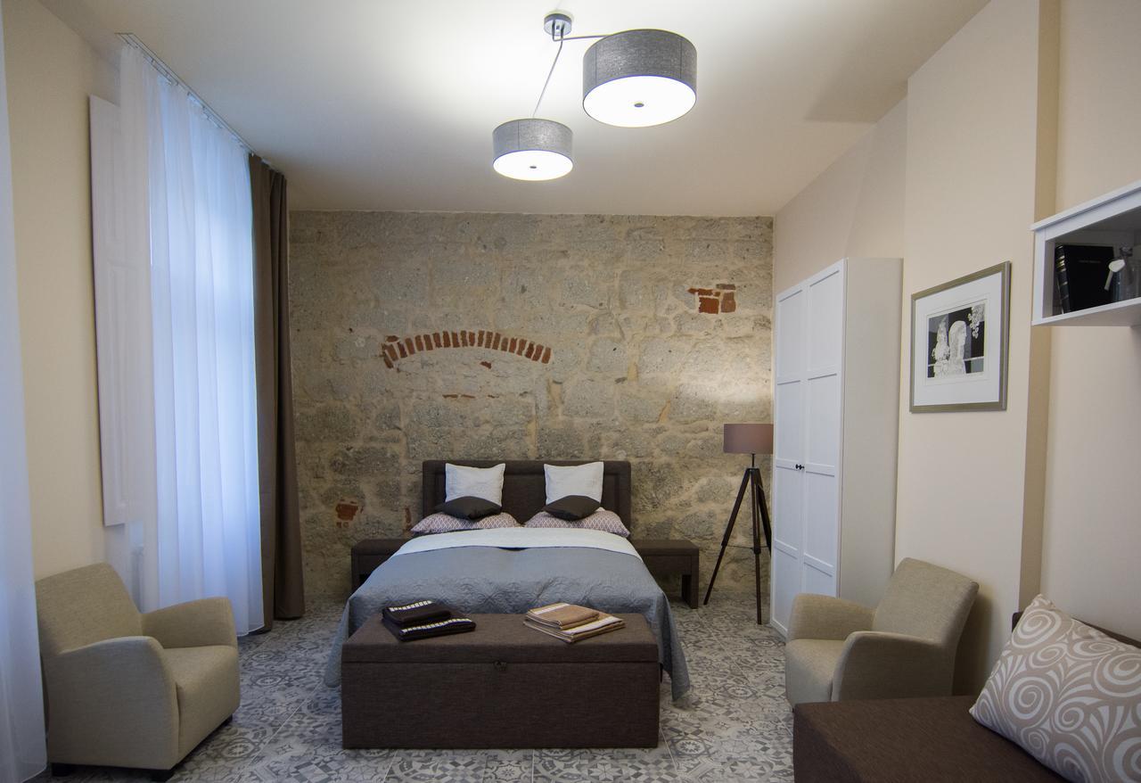 Zora Apartman Eger Bagian luar foto