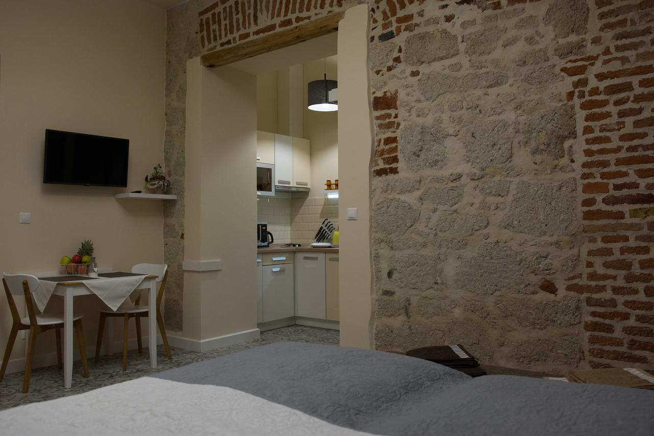 Zora Apartman Eger Bagian luar foto