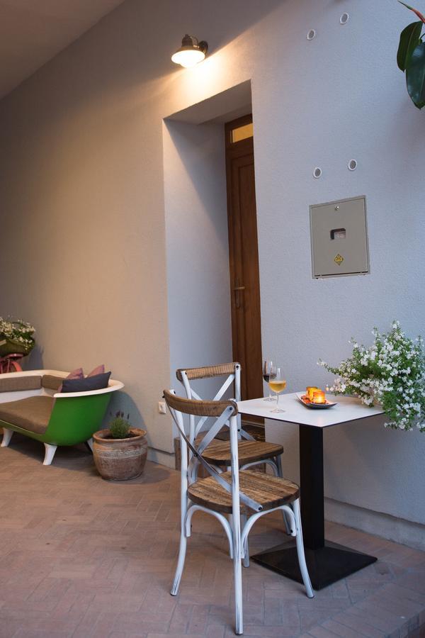 Zora Apartman Eger Bagian luar foto